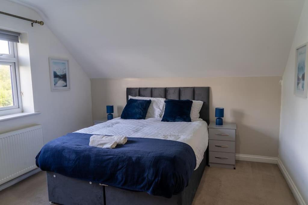 Spacious 15 Guest Home With 9 Beds In Shirley Solihull Exterior foto